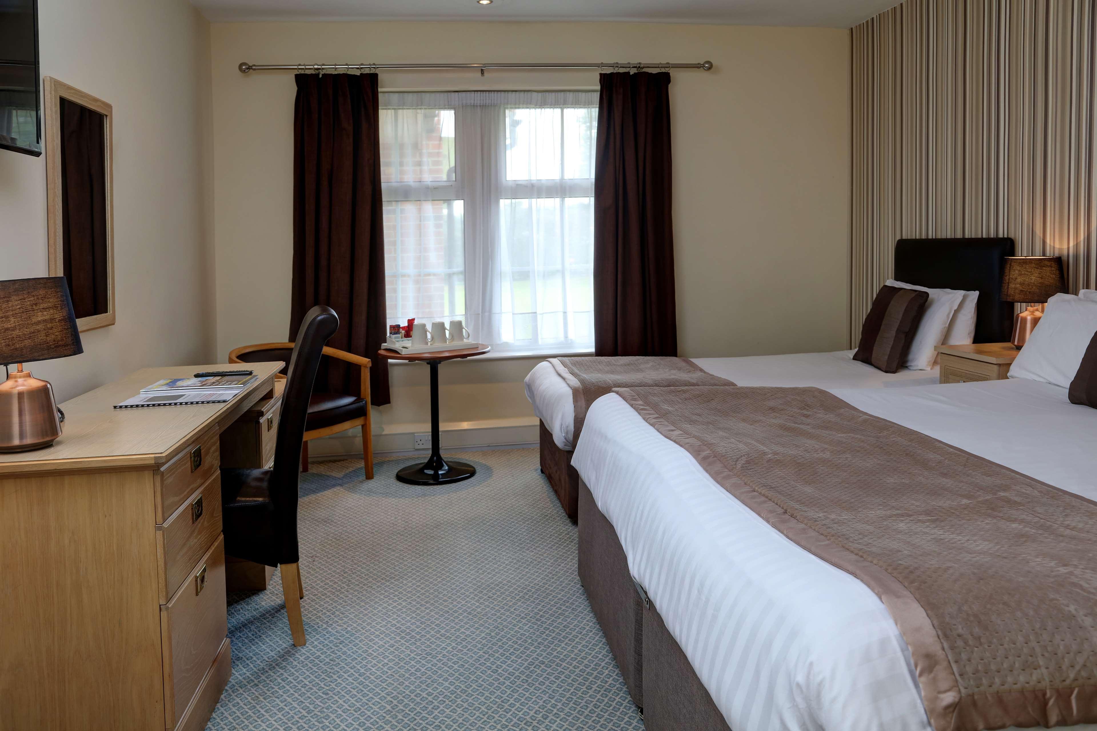 Allerton Court Hotel Норталeртън Екстериор снимка