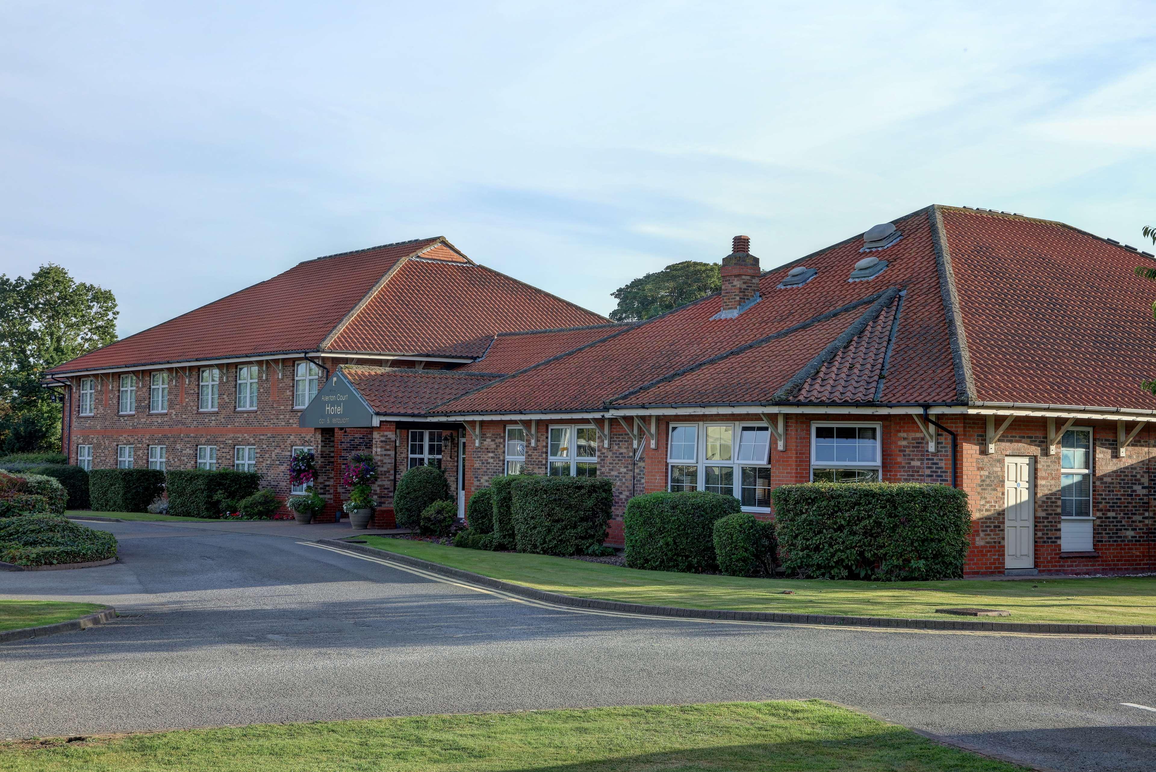 Allerton Court Hotel Норталeртън Екстериор снимка